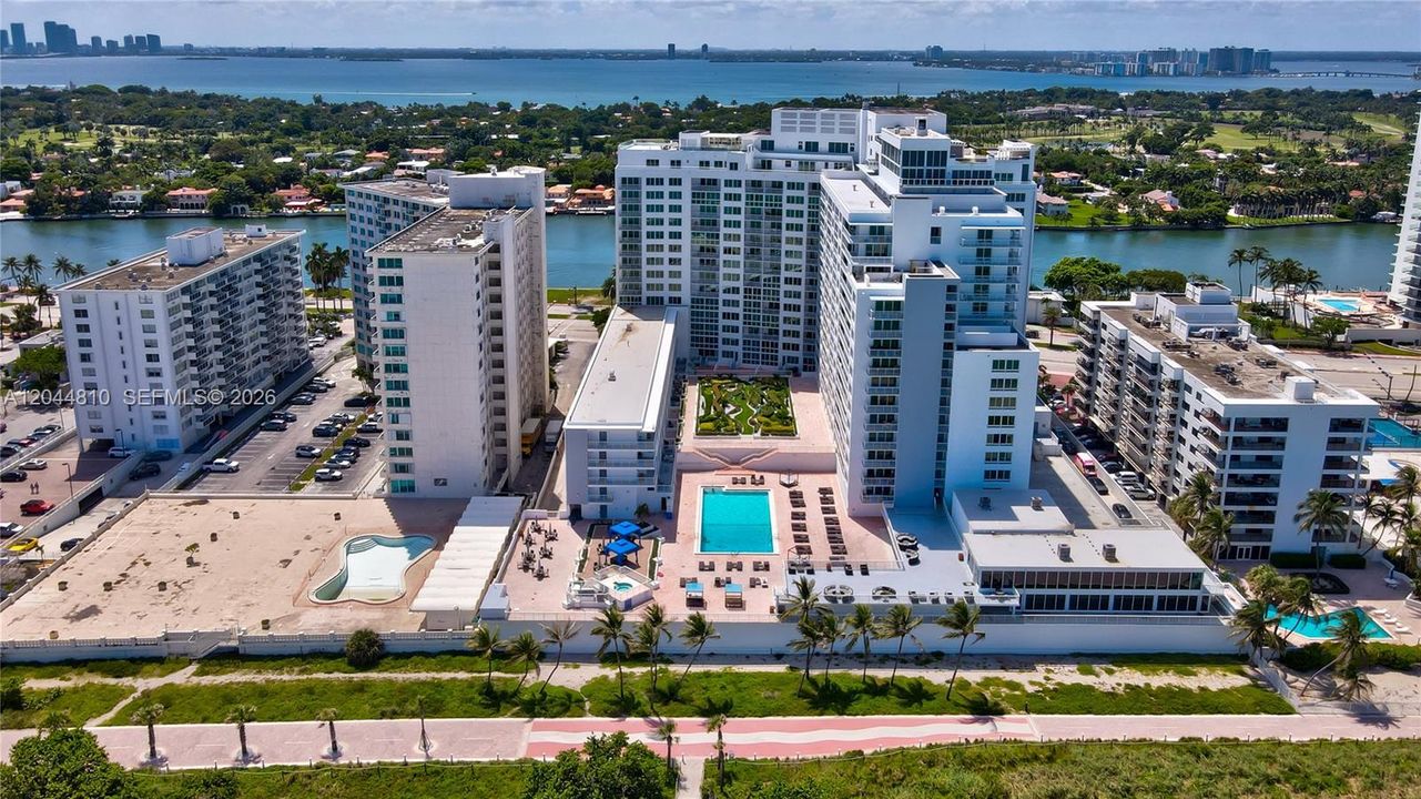 For Rent: $3,150 (1 beds, 1 baths, 980 Square Feet)