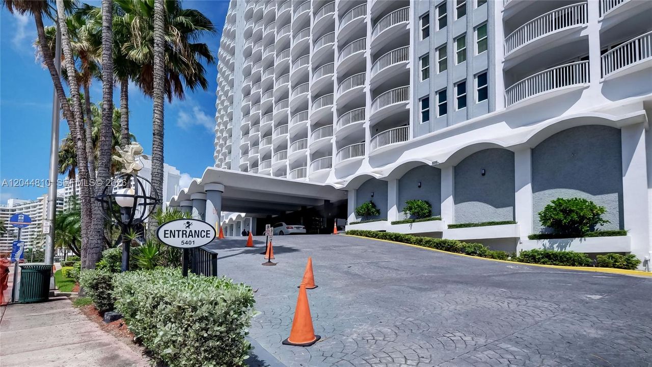 For Rent: $3,150 (1 beds, 1 baths, 980 Square Feet)