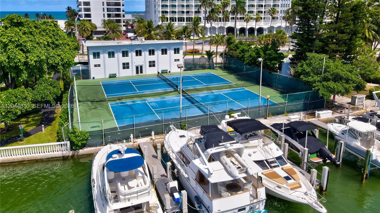 For Rent: $3,150 (1 beds, 1 baths, 980 Square Feet)