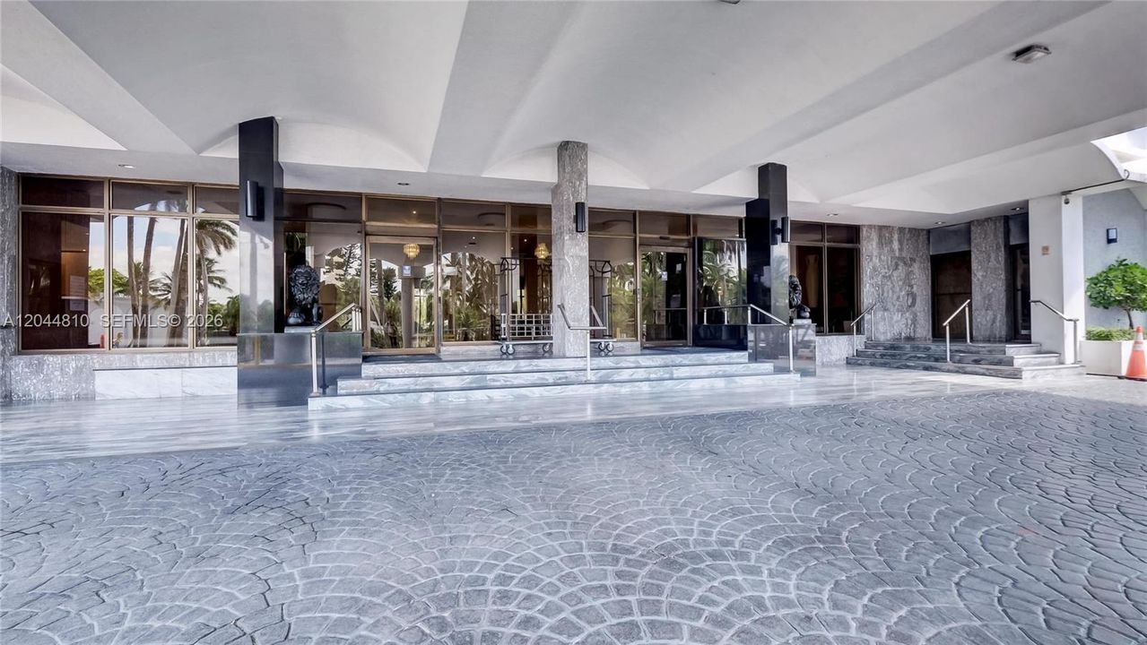 For Rent: $3,150 (1 beds, 1 baths, 980 Square Feet)