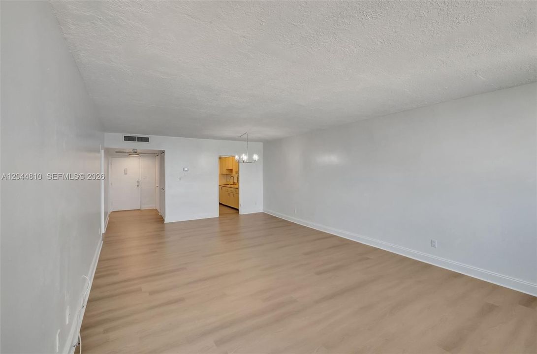 For Rent: $3,150 (1 beds, 1 baths, 980 Square Feet)