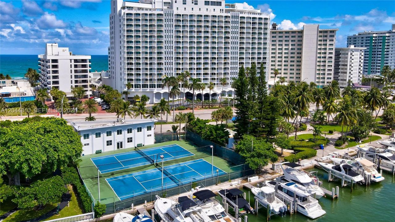 For Rent: $3,150 (1 beds, 1 baths, 980 Square Feet)