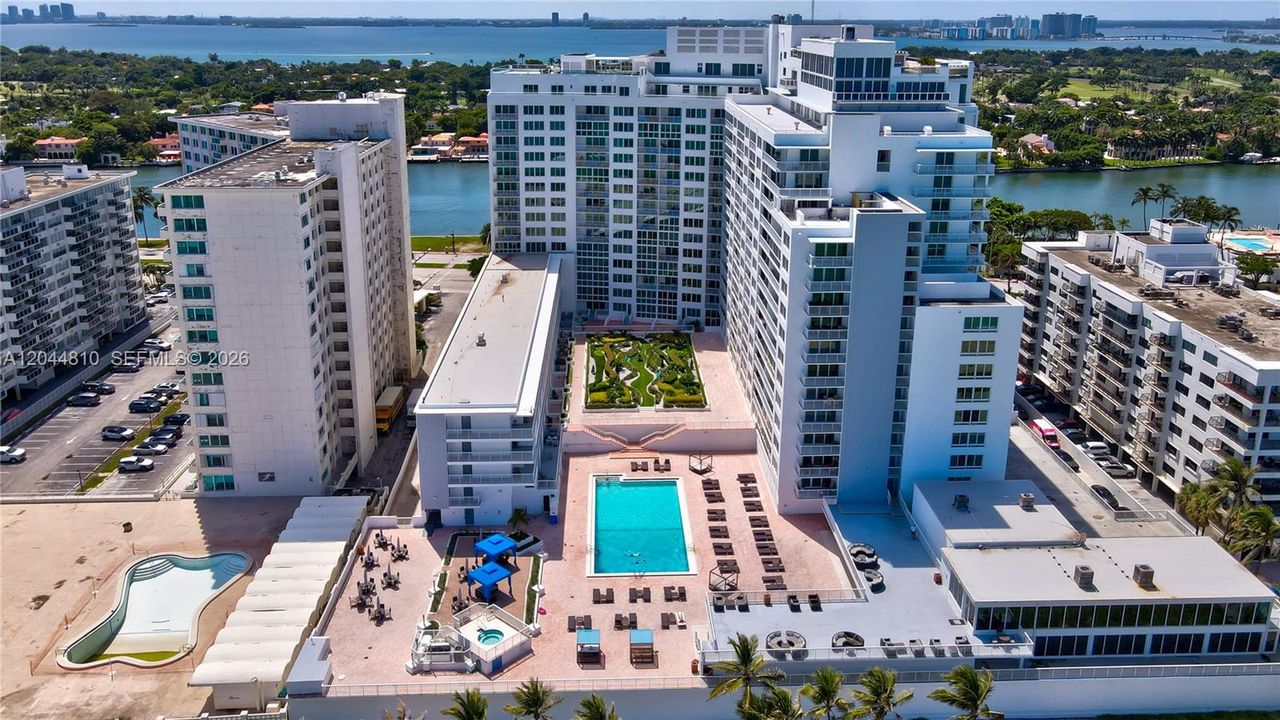 For Rent: $3,150 (1 beds, 1 baths, 980 Square Feet)