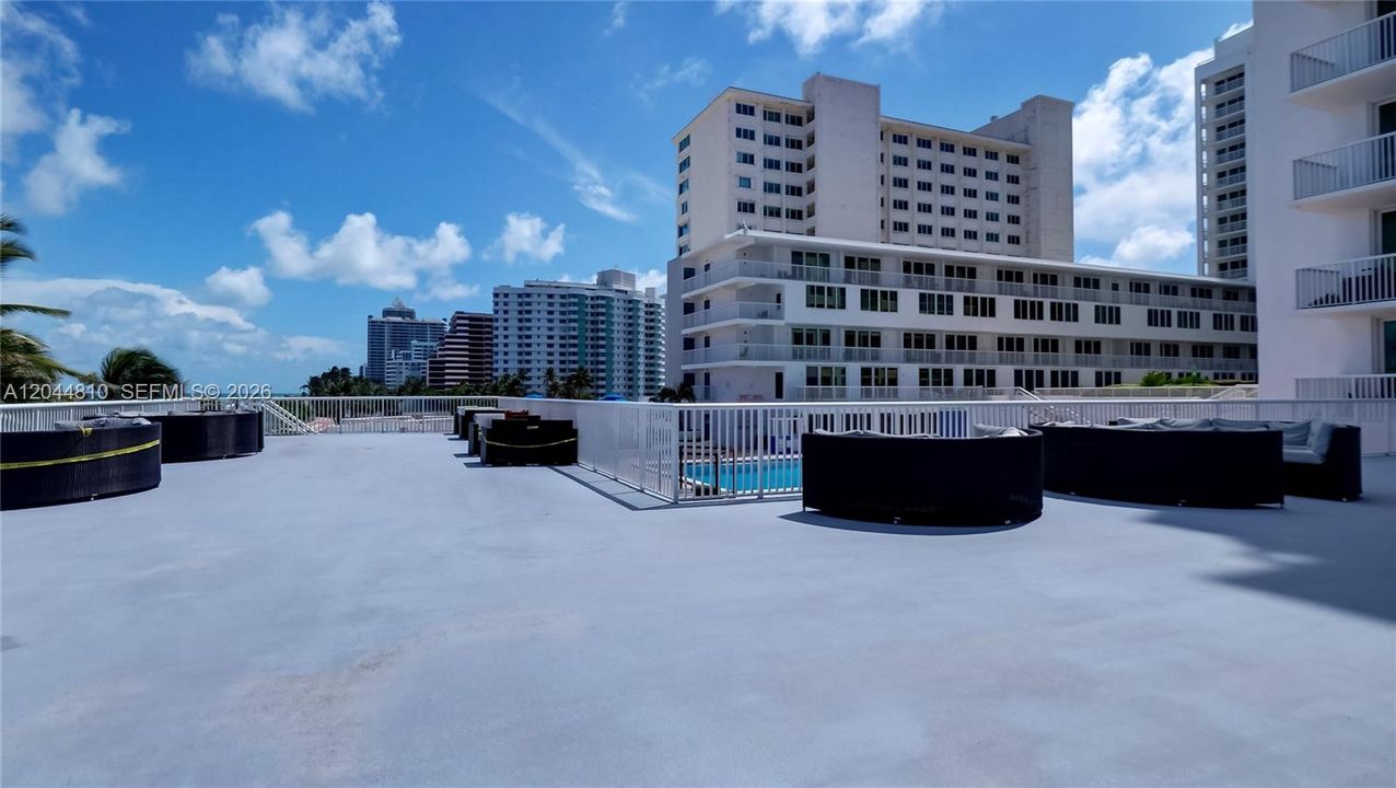 For Rent: $3,150 (1 beds, 1 baths, 980 Square Feet)
