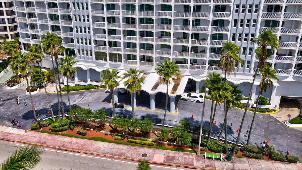 For Rent: $3,150 (1 beds, 1 baths, 980 Square Feet)
