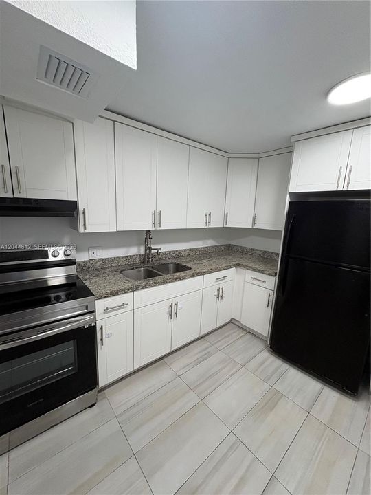 For Rent: $2,200 (2 beds, 2 baths, 952 Square Feet)