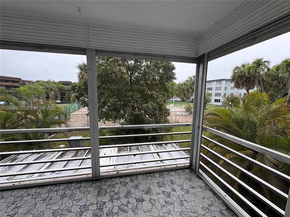 For Rent: $2,200 (2 beds, 2 baths, 952 Square Feet)