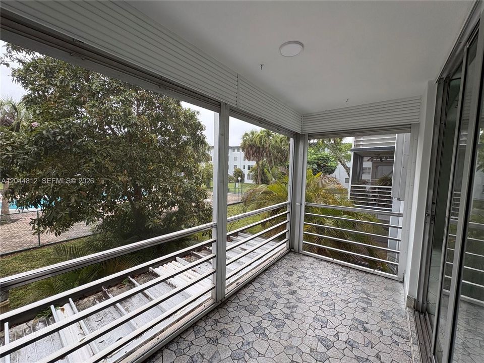 For Rent: $2,200 (2 beds, 2 baths, 952 Square Feet)