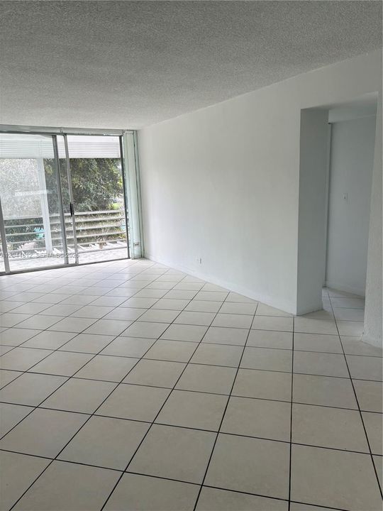 For Rent: $2,200 (2 beds, 2 baths, 952 Square Feet)