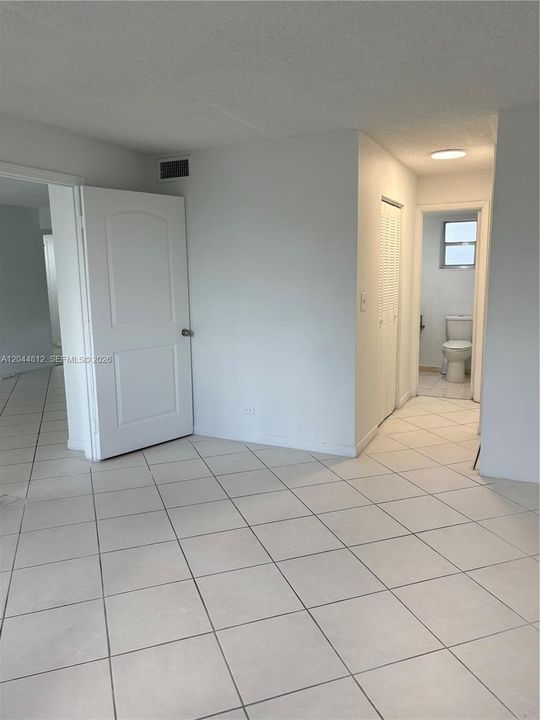 For Rent: $2,200 (2 beds, 2 baths, 952 Square Feet)