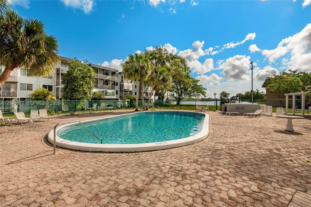For Rent: $2,200 (2 beds, 2 baths, 952 Square Feet)
