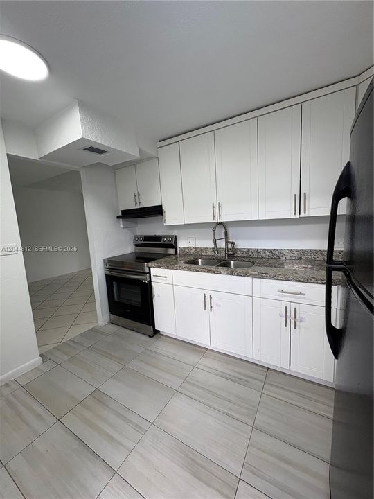 For Rent: $2,200 (2 beds, 2 baths, 952 Square Feet)