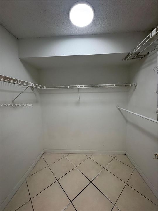 For Rent: $2,200 (2 beds, 2 baths, 952 Square Feet)