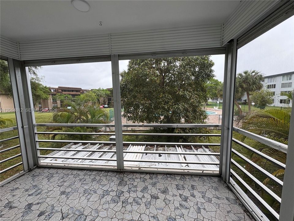 For Rent: $2,200 (2 beds, 2 baths, 952 Square Feet)