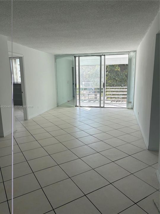 For Rent: $2,200 (2 beds, 2 baths, 952 Square Feet)