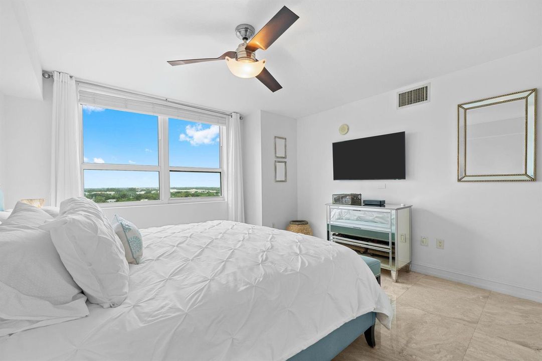 15 Primary Bedroom Alternate View