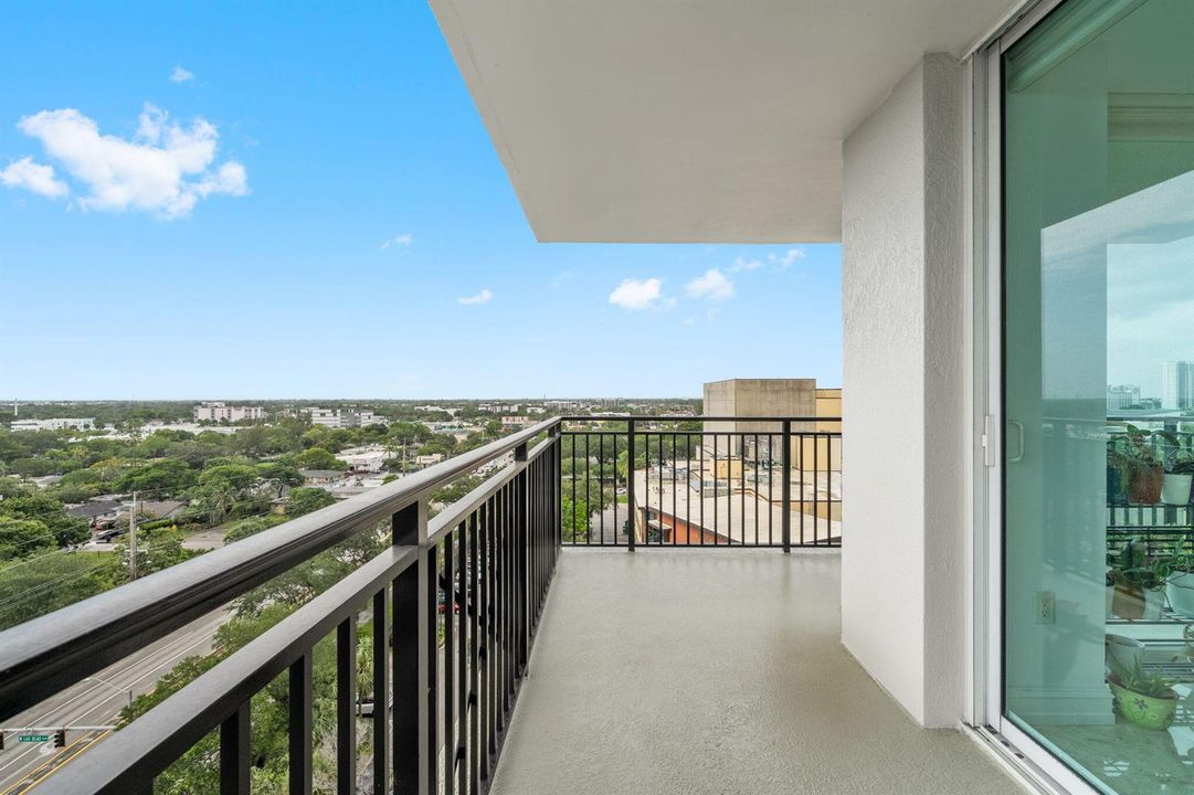 25 Balcony Looking North