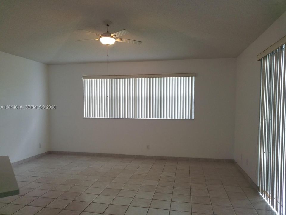 В аренду: $4,100 (4 спален, 2 ванн, 2288 Квадратных фут)