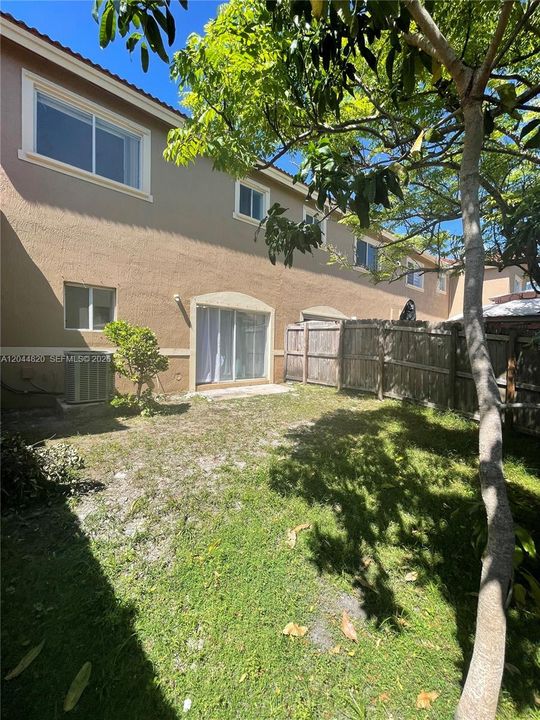 В аренду: $2,800 (3 спален, 2 ванн, 1295 Квадратных фут)