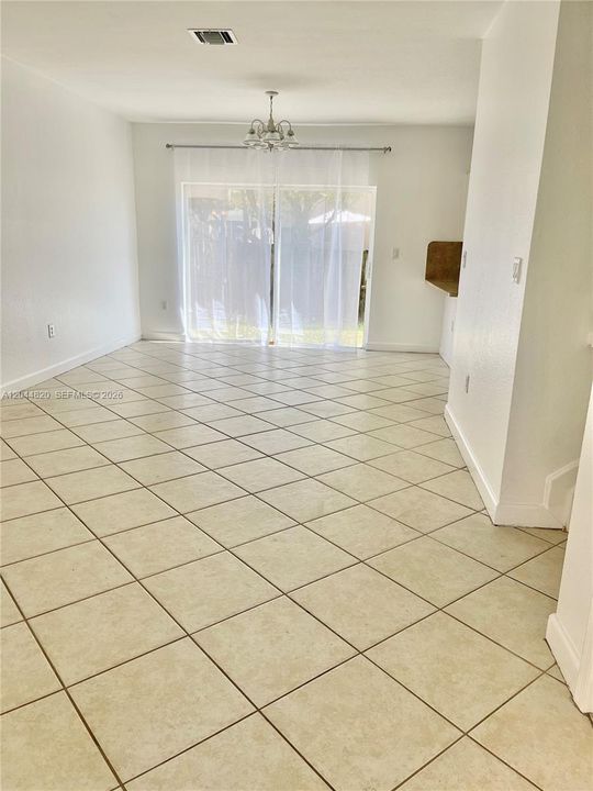 В аренду: $2,800 (3 спален, 2 ванн, 1295 Квадратных фут)