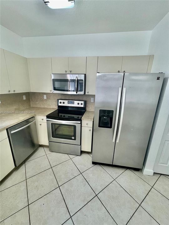 В аренду: $2,800 (3 спален, 2 ванн, 1295 Квадратных фут)