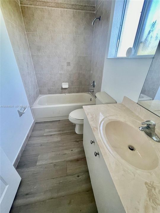 В аренду: $2,800 (3 спален, 2 ванн, 1295 Квадратных фут)
