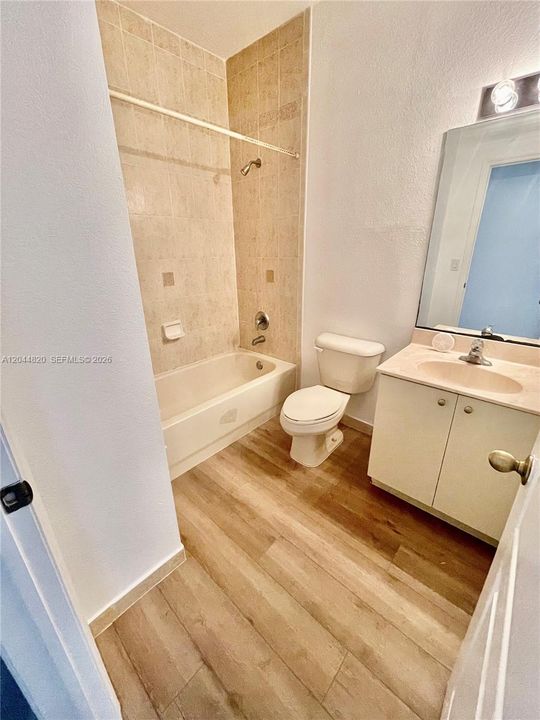 В аренду: $2,800 (3 спален, 2 ванн, 1295 Квадратных фут)