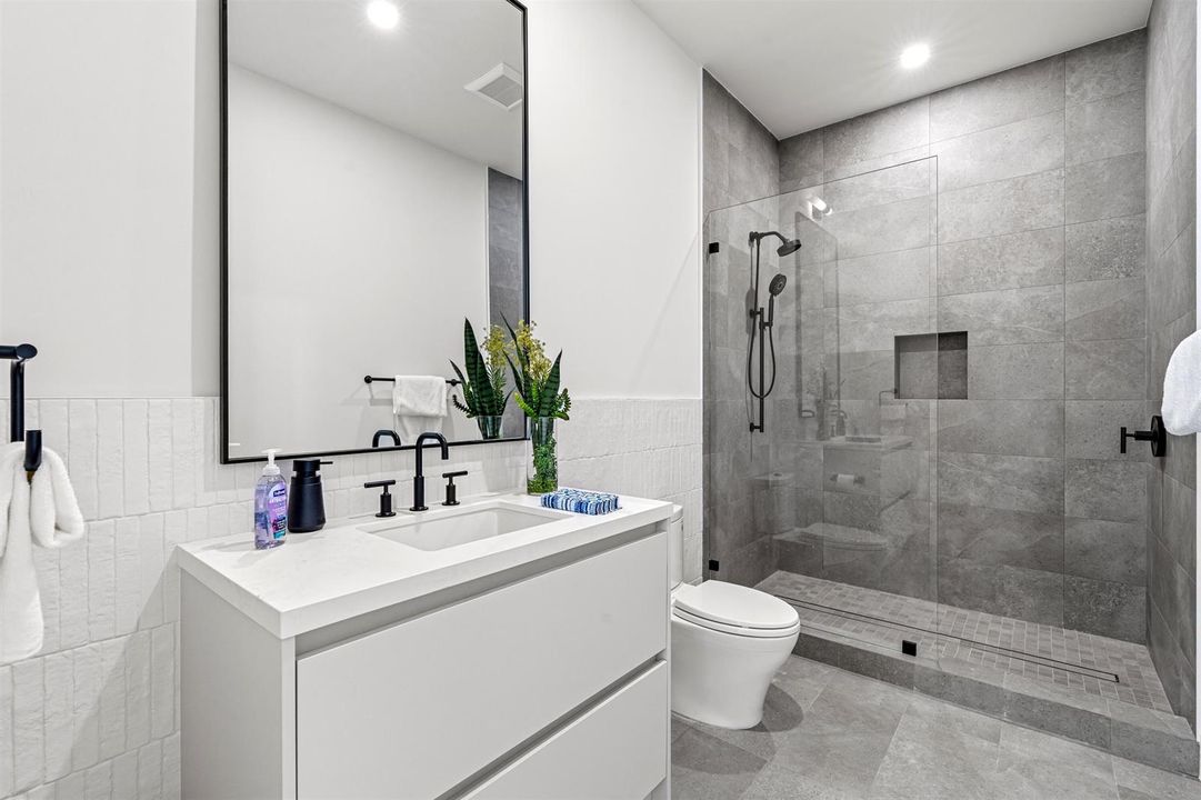 BATHROOM_2