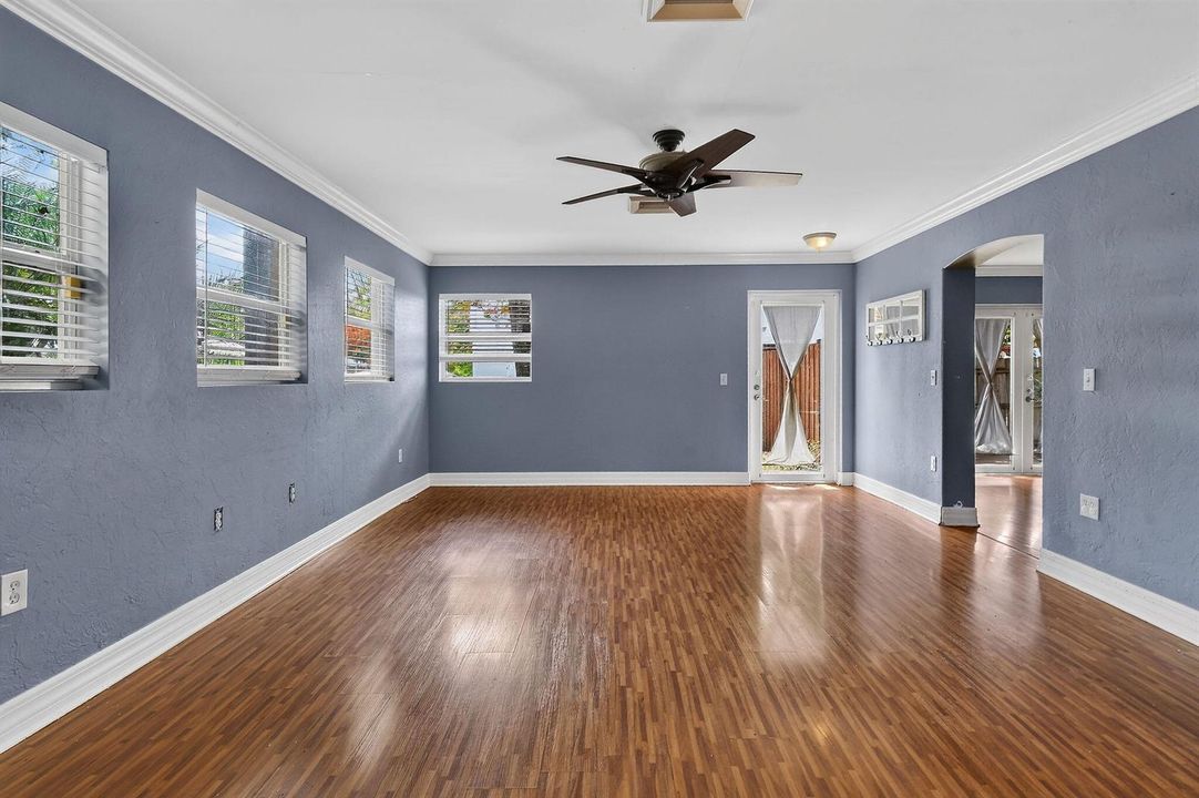 1005SelkirkSt(9)