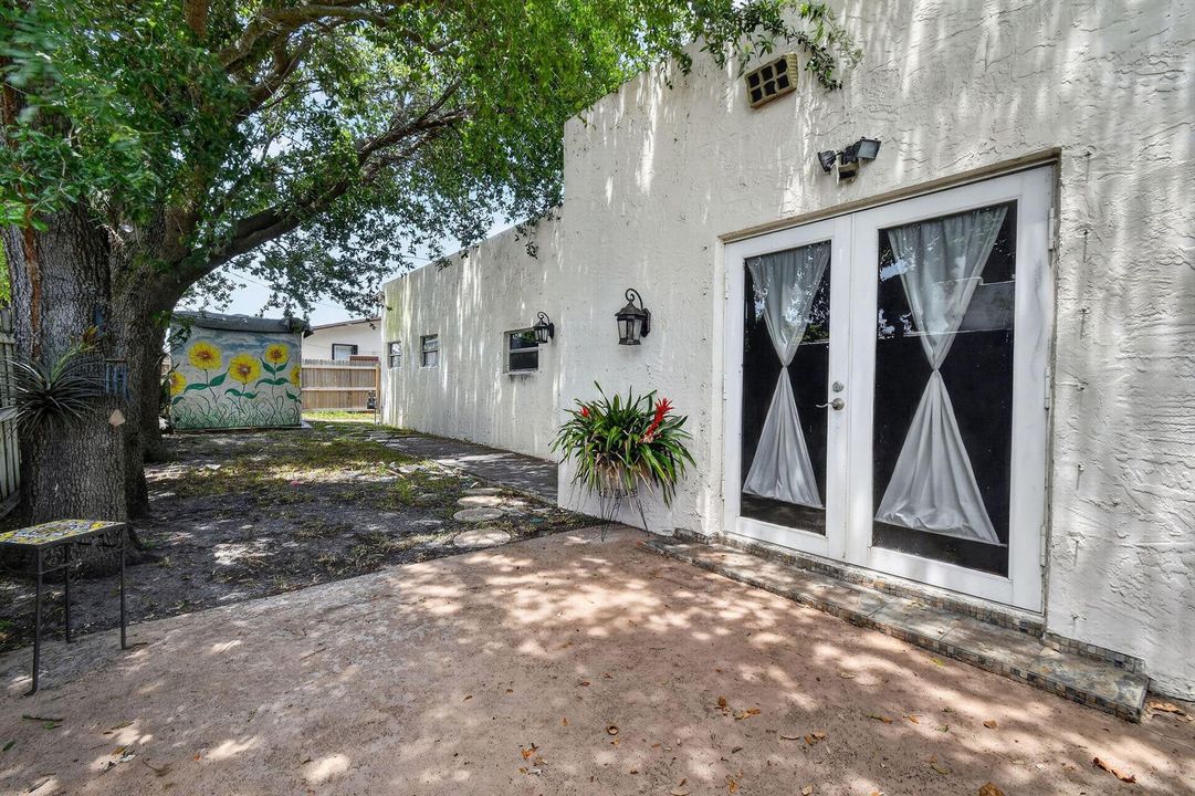 1005SelkirkSt(39)