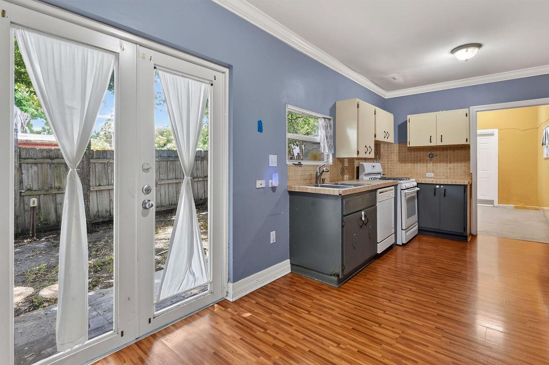 1005SelkirkSt(17)