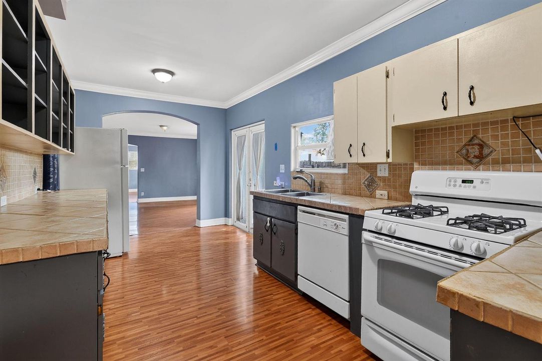 1005SelkirkSt(18)