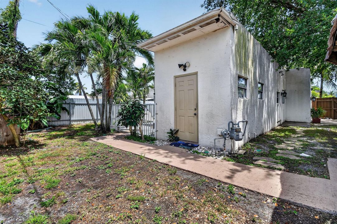 1005SelkirkSt(34)