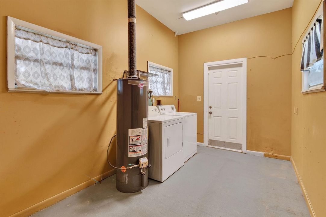1005SelkirkSt(28)
