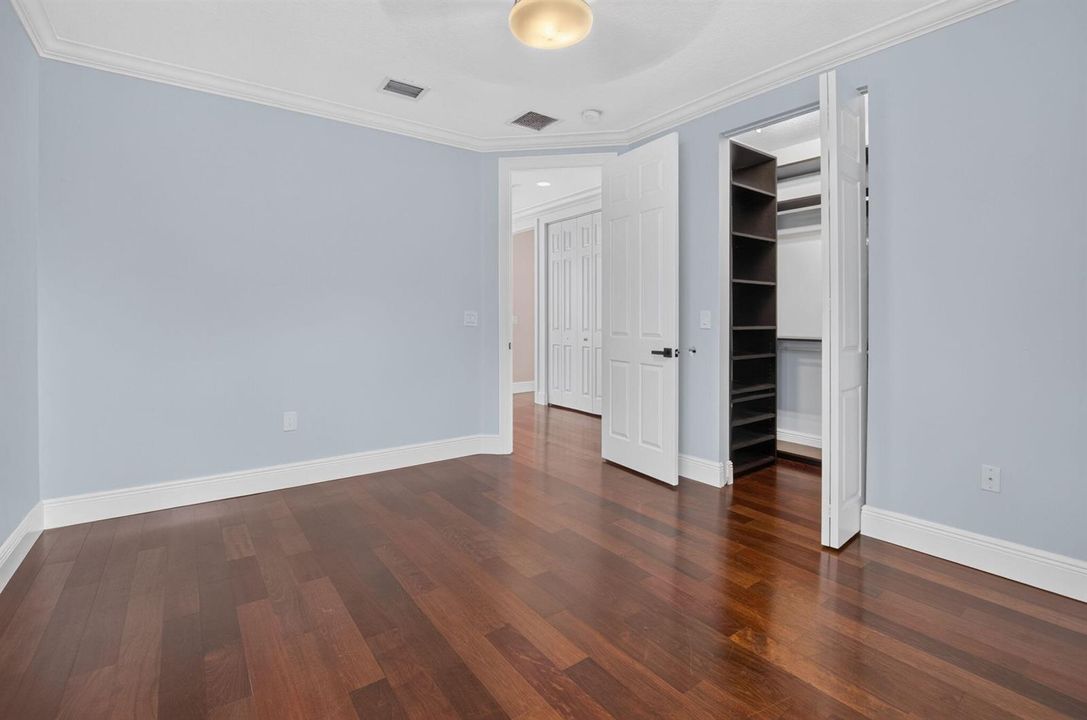 (6) Bedroom