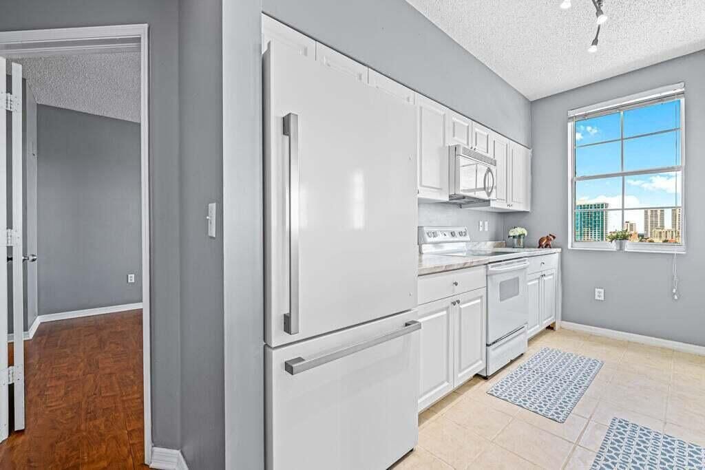 1112 Kitchen