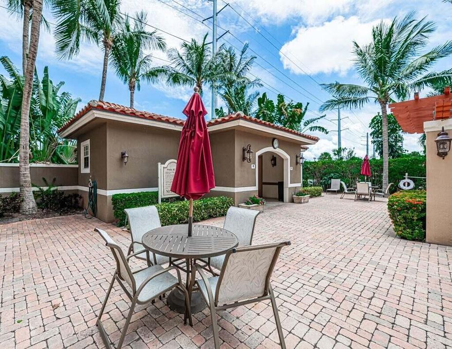 1112 Pool Picnic Area