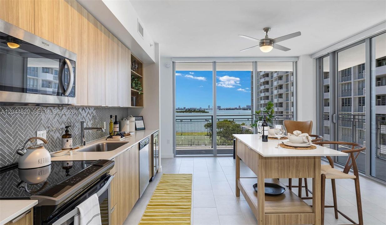 В аренду: $4,690 (2 спален, 2 ванн, 1078 Квадратных фут)