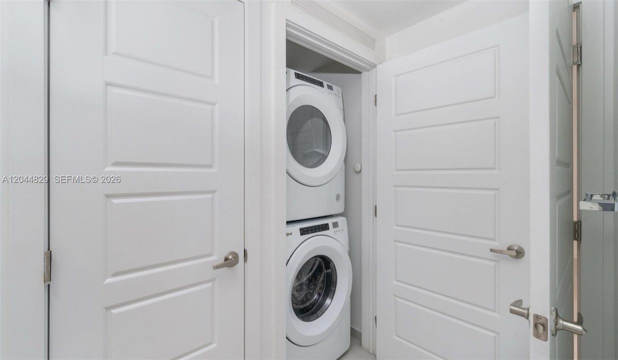 В аренду: $4,690 (2 спален, 2 ванн, 1078 Квадратных фут)
