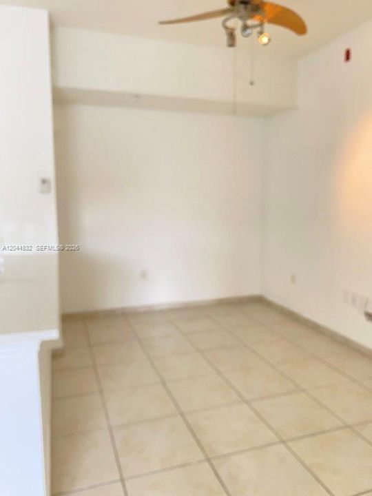 For Rent: $2,400 (2 beds, 2 baths, 910 Square Feet)