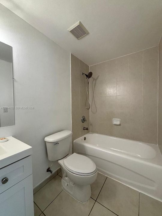 For Rent: $2,400 (2 beds, 2 baths, 910 Square Feet)