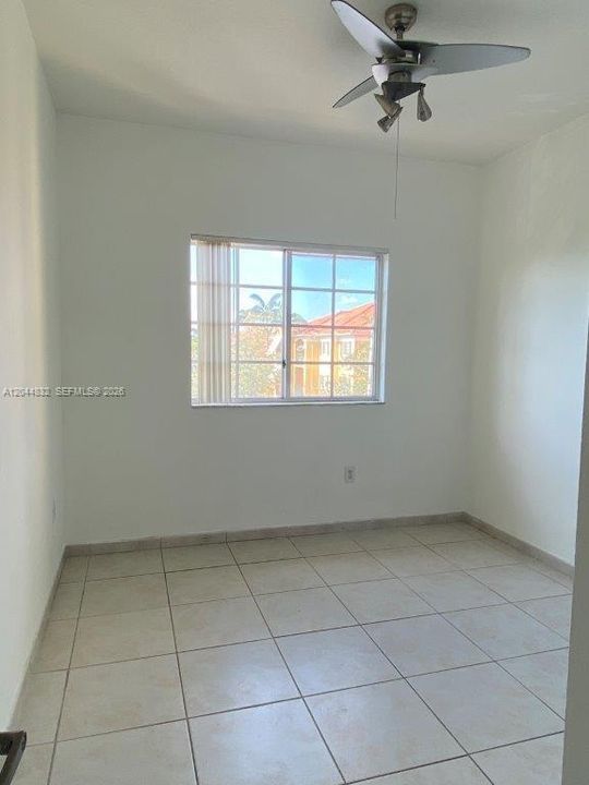 For Rent: $2,400 (2 beds, 2 baths, 910 Square Feet)