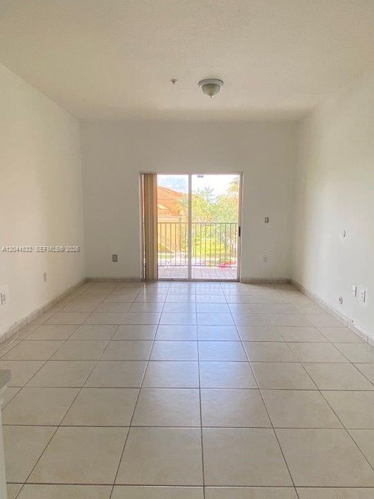 For Rent: $2,400 (2 beds, 2 baths, 910 Square Feet)