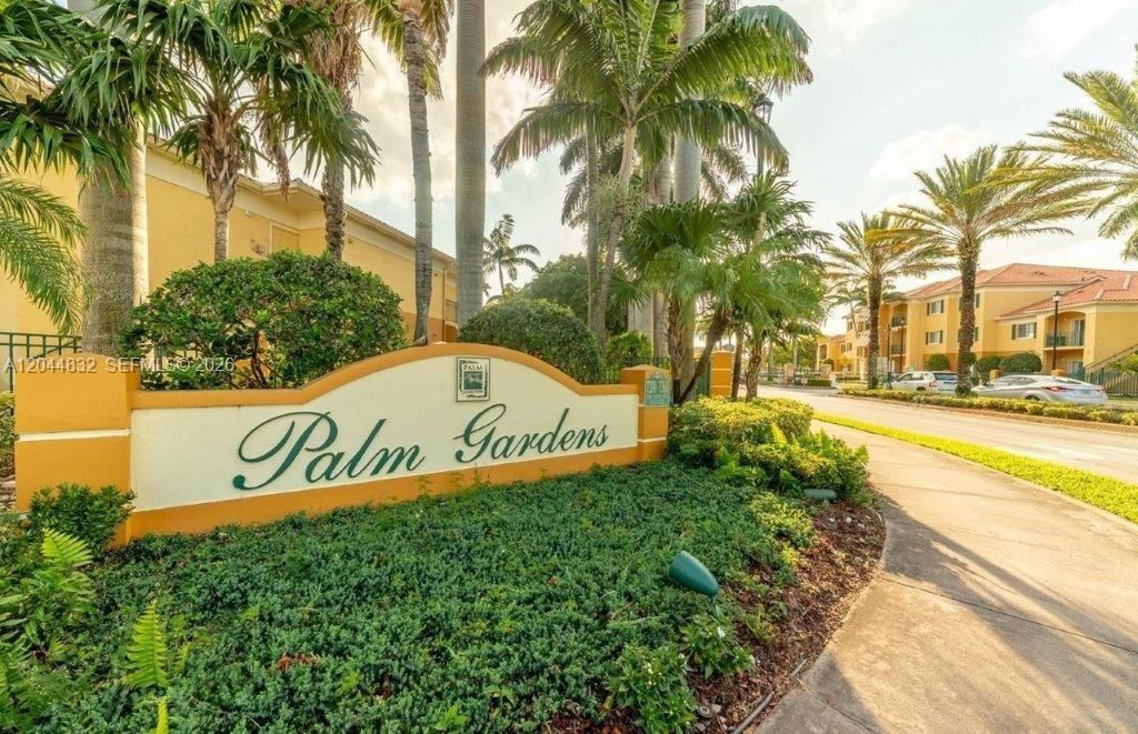For Rent: $2,400 (2 beds, 2 baths, 910 Square Feet)