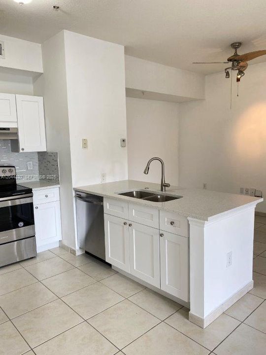 For Rent: $2,400 (2 beds, 2 baths, 910 Square Feet)