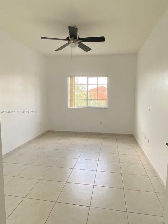For Rent: $2,400 (2 beds, 2 baths, 910 Square Feet)