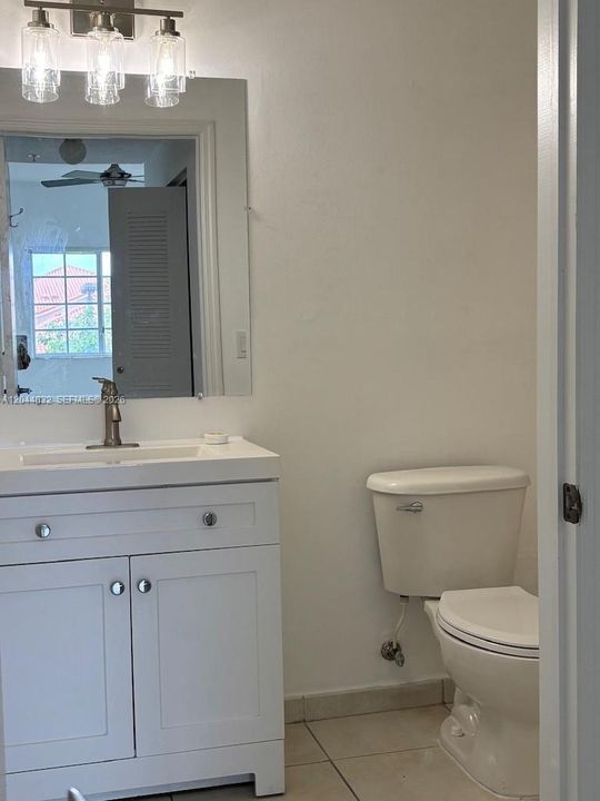 For Rent: $2,400 (2 beds, 2 baths, 910 Square Feet)