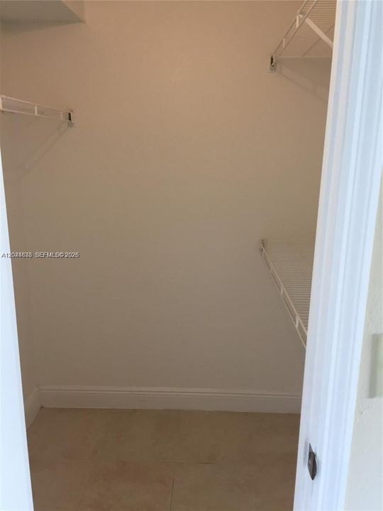 В аренду: $2,400 (2 спален, 2 ванн, 1065 Квадратных фут)