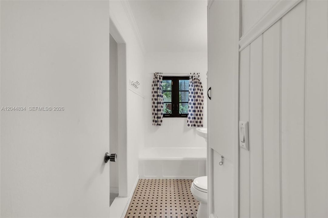 В аренду: $9,000 (4 спален, 3 ванн, 2045 Квадратных фут)
