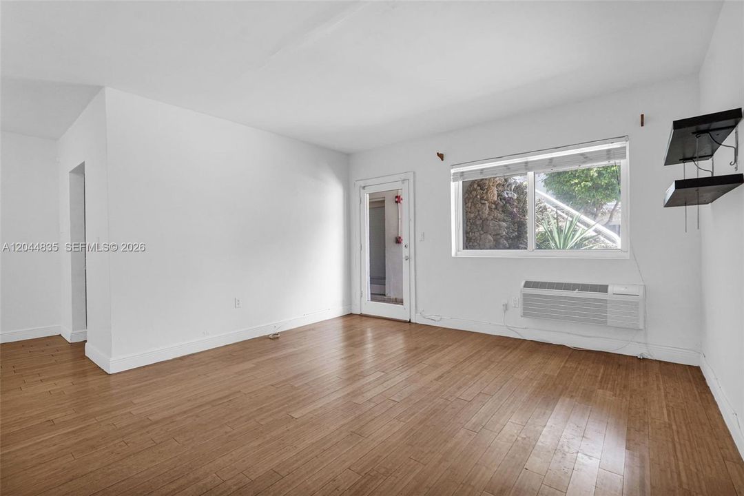 For Rent: $1,875 (1 beds, 1 baths, 632 Square Feet)